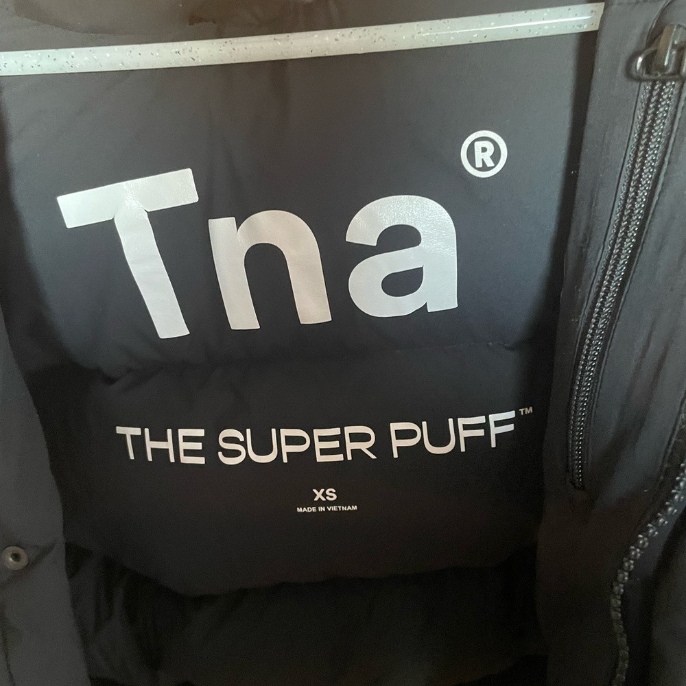 Aritzia Super Puff (Black) in XS